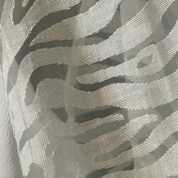 GiGiO | Size Medium  White Ruffled Neck Blouse - Picture 2 of 4